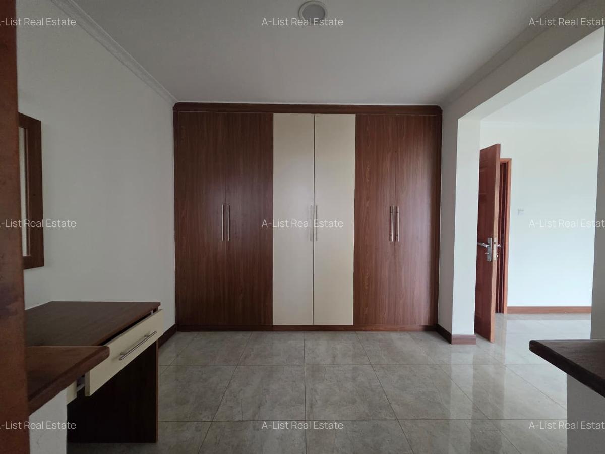 4 Bed Apartment with En Suite at Arwings Kodhek - 12