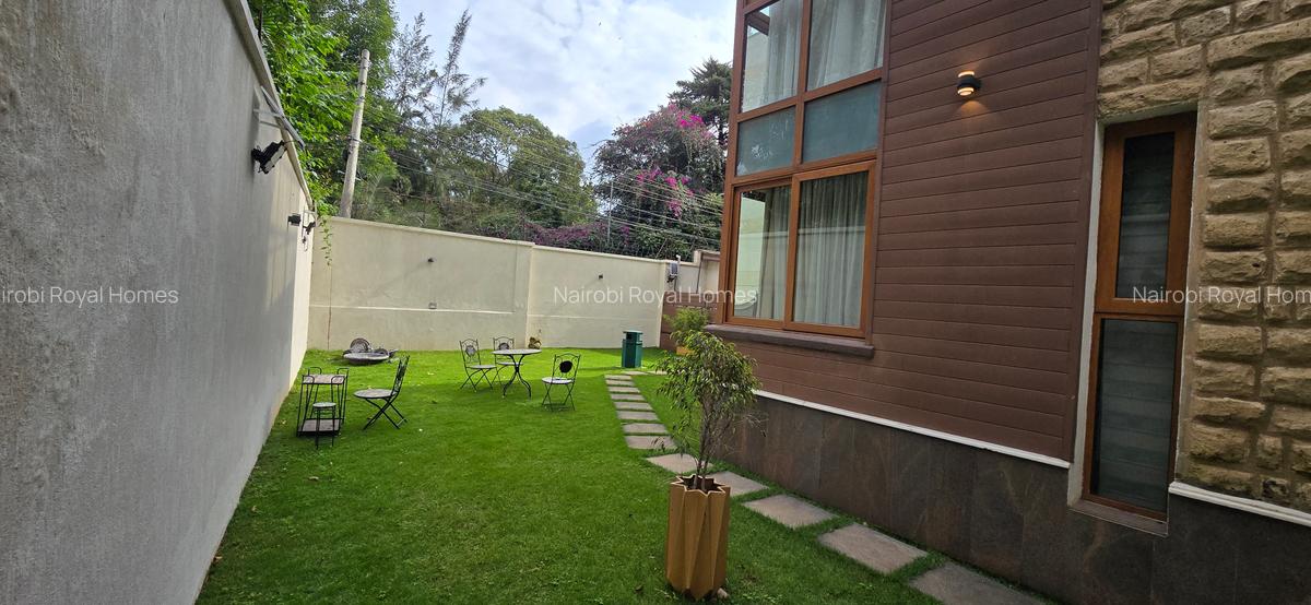 6 Bed Townhouse with En Suite at Lavington Green - 3