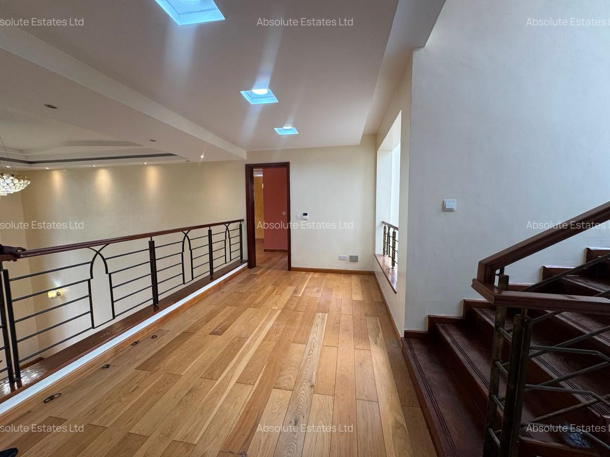 5 Bed Townhouse with Garden in Lavington - 16