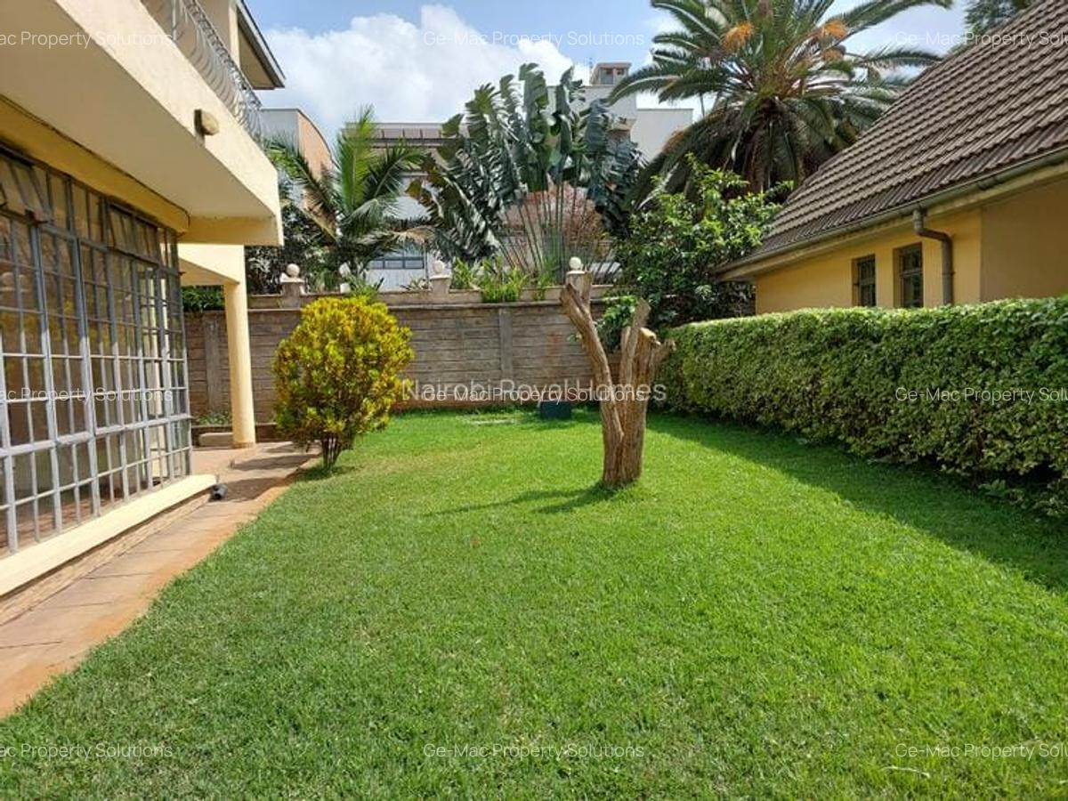 5 Bed Townhouse with En Suite in Lavington - 2
