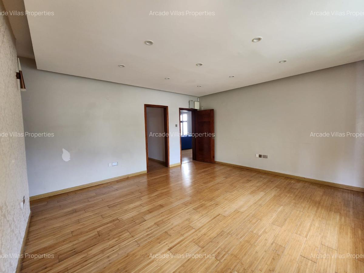 5 Bed Townhouse with En Suite in Lavington - 5