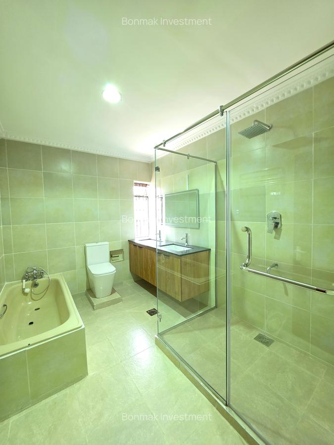 4 Bed Townhouse with En Suite at Lavington - 12