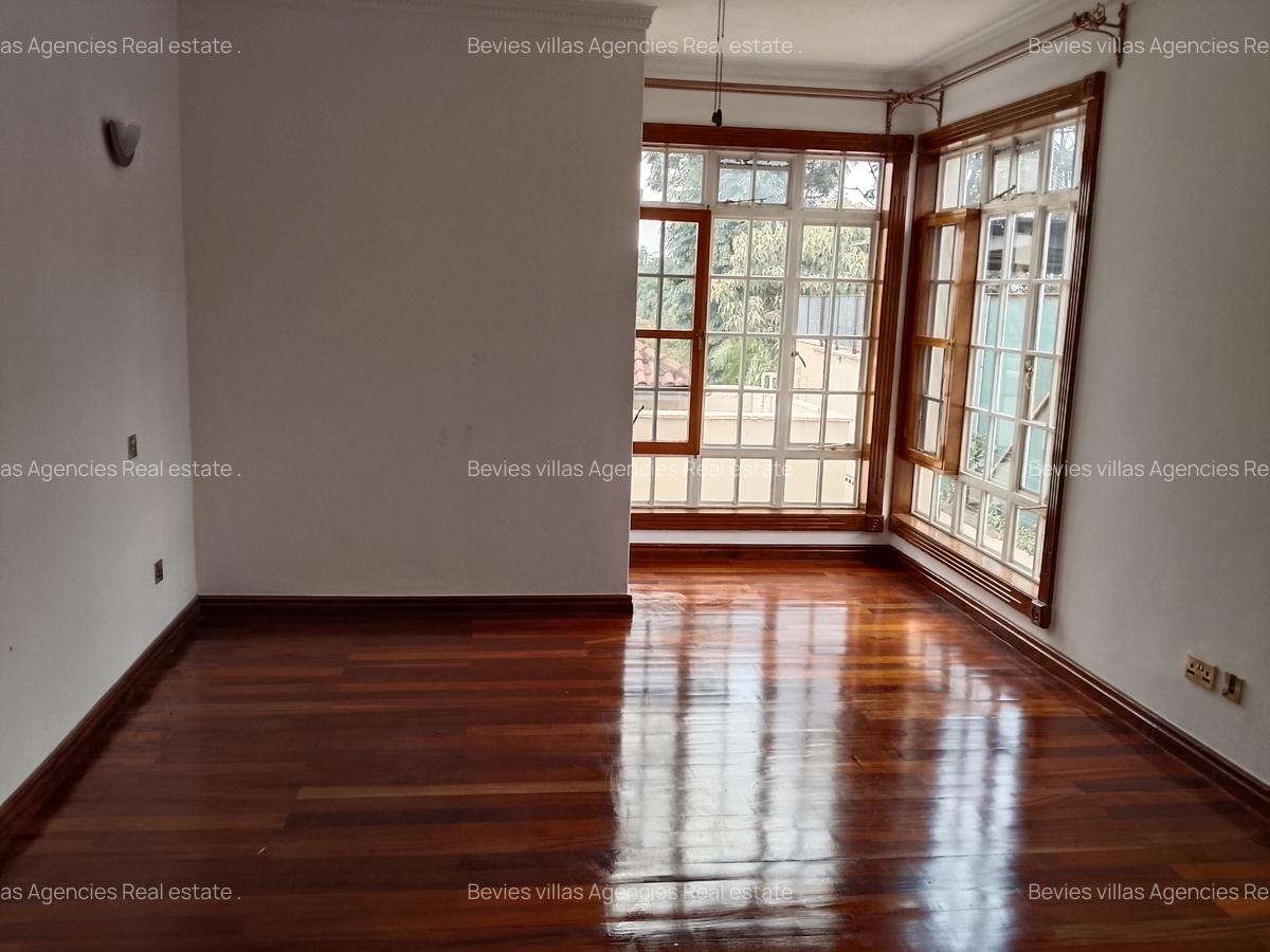 4 Bed Townhouse with En Suite at Westlands - 17