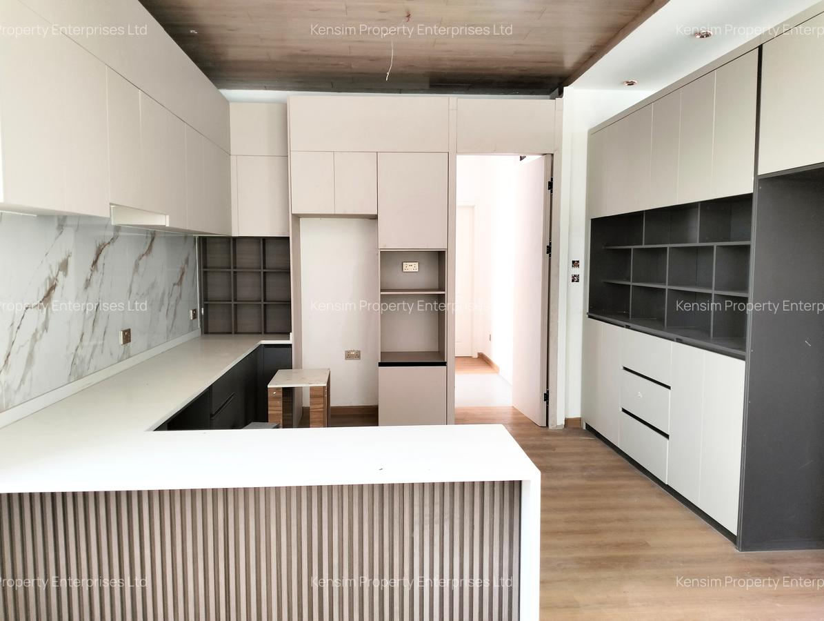 5 Bed Townhouse with En Suite in Lavington - 3
