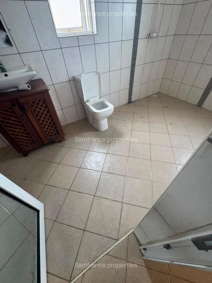 Serviced 2 Bed Apartment with En Suite at Serena Road - 4