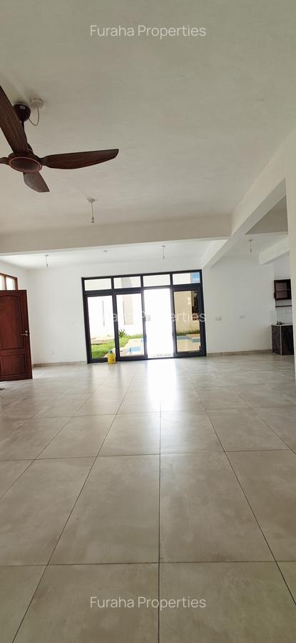 3 Bed Townhouse with En Suite at Malindi - 9