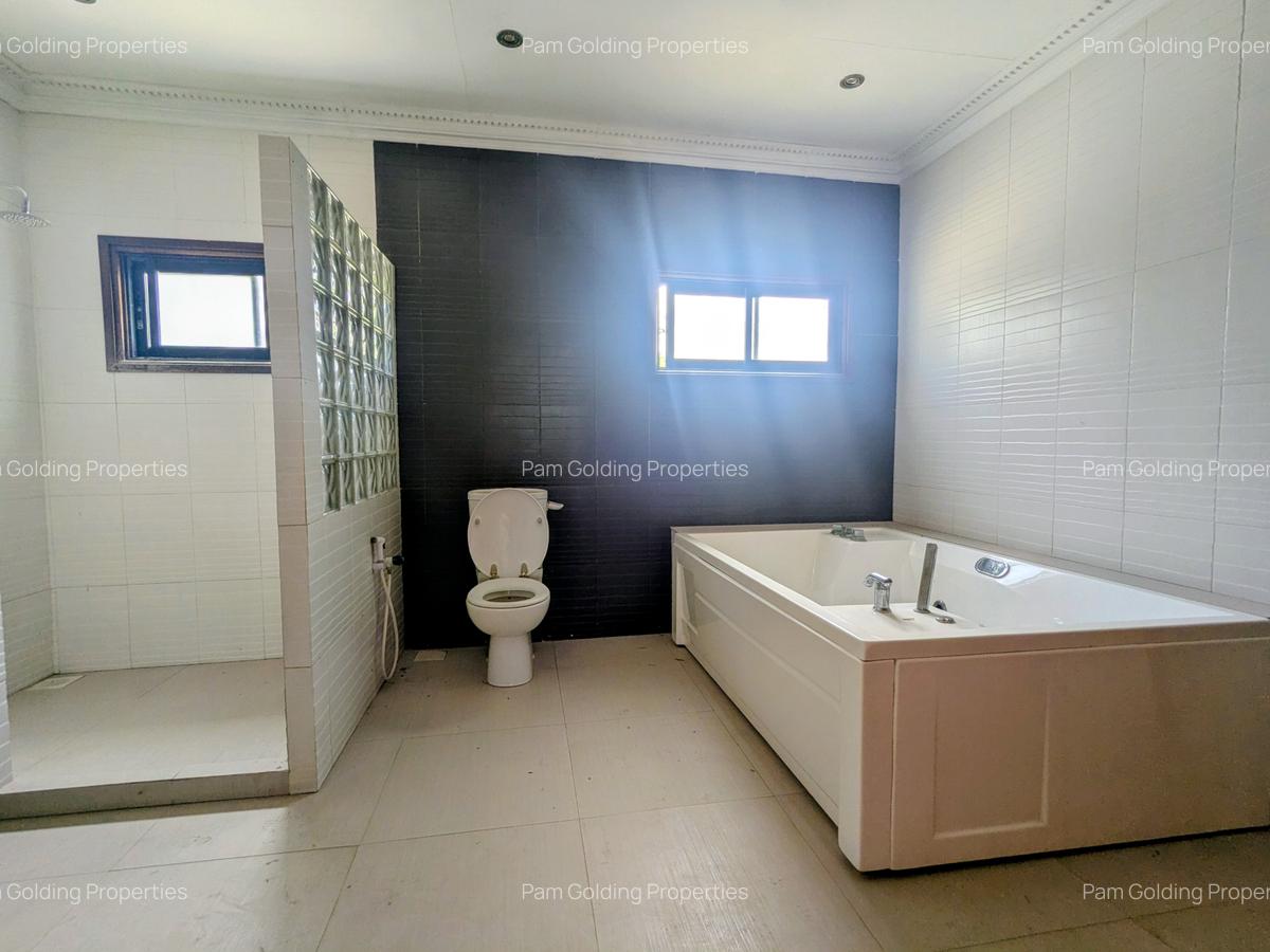 4 Bed House with En Suite at Kaunda Avenue - 16