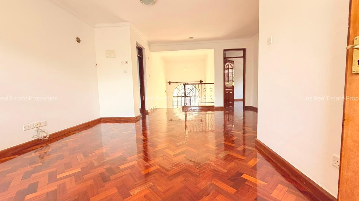 5 Bed Townhouse with En Suite in Kitisuru - 14