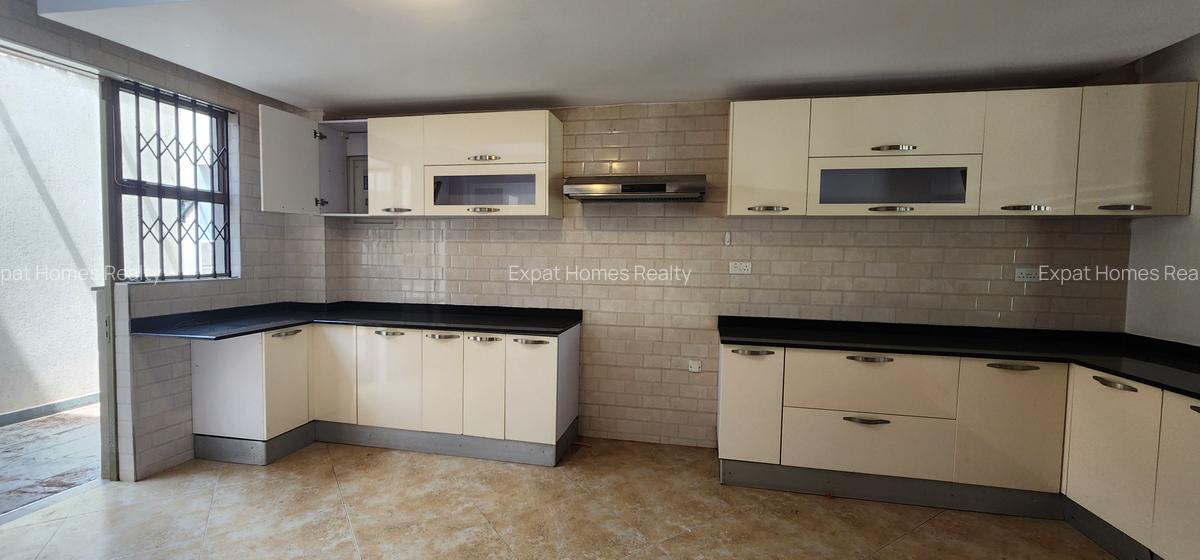 5 Bed Villa with En Suite in Lavington - 10