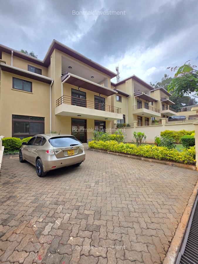 5 Bed Townhouse with En Suite at Lavington Green - 3