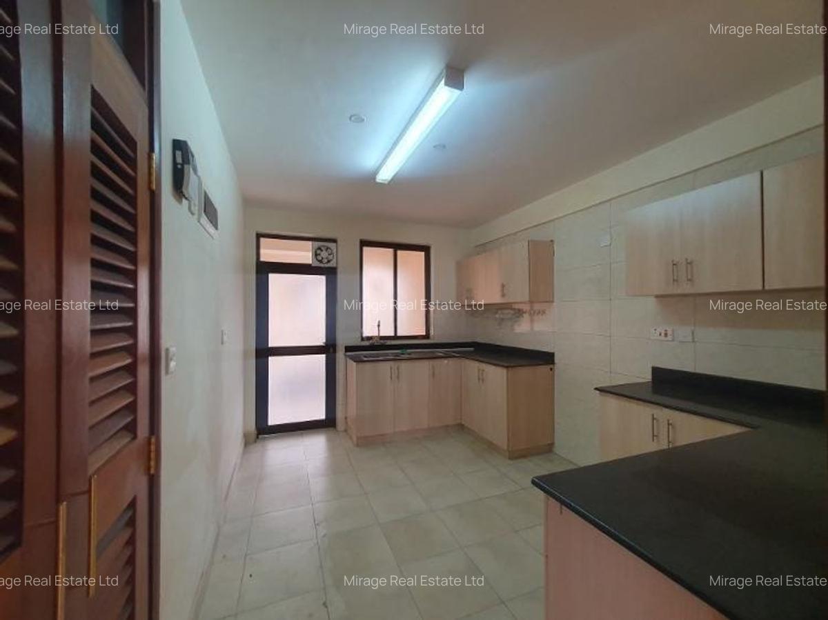 3 Bed Apartment with En Suite in Parklands - 6