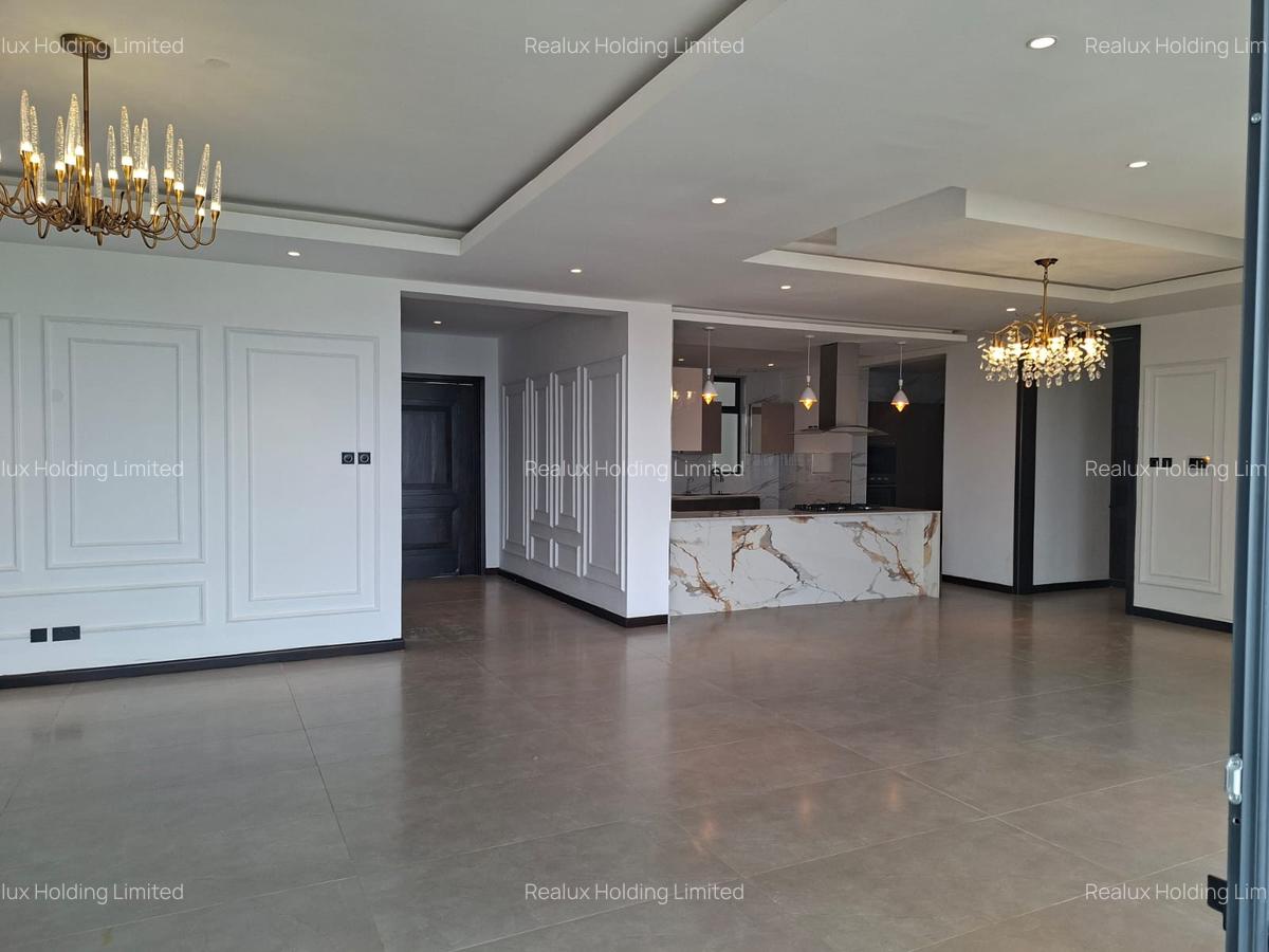 3 Bed Apartment with En Suite in Riverside - 5