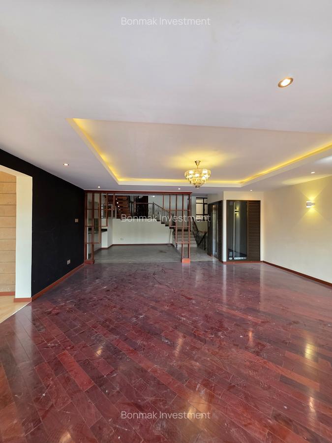 5 Bed Townhouse with En Suite at Lavington Green - 9