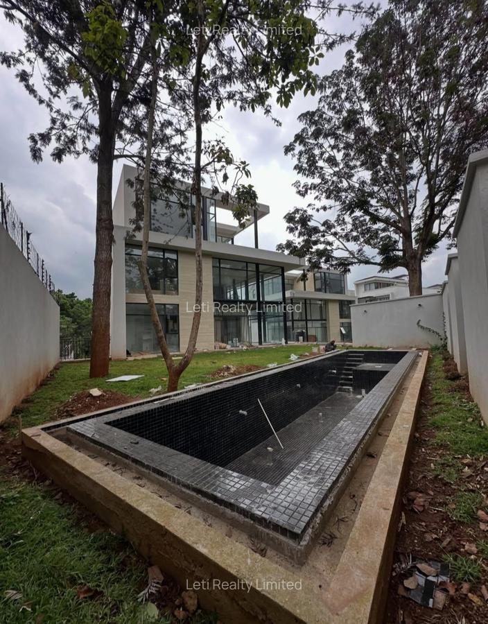 6 Bed Townhouse with En Suite in Lavington - 2