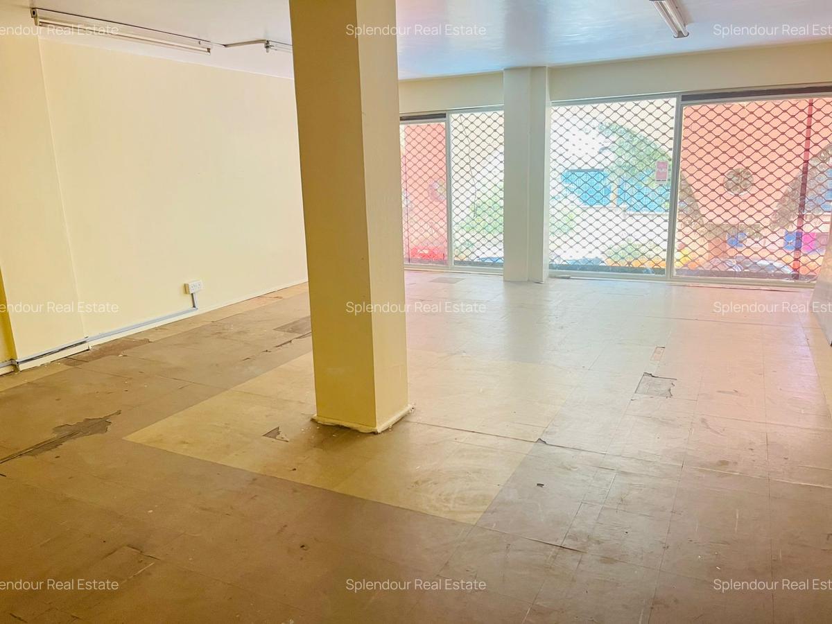 1,000 ft² Commercial Property with Service Charge Included in Parklands - 10