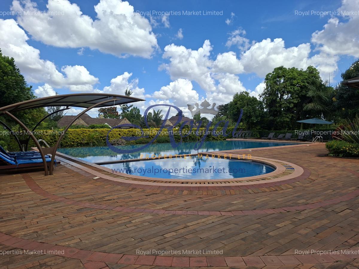 5 Bed House with En Suite in Runda - 11