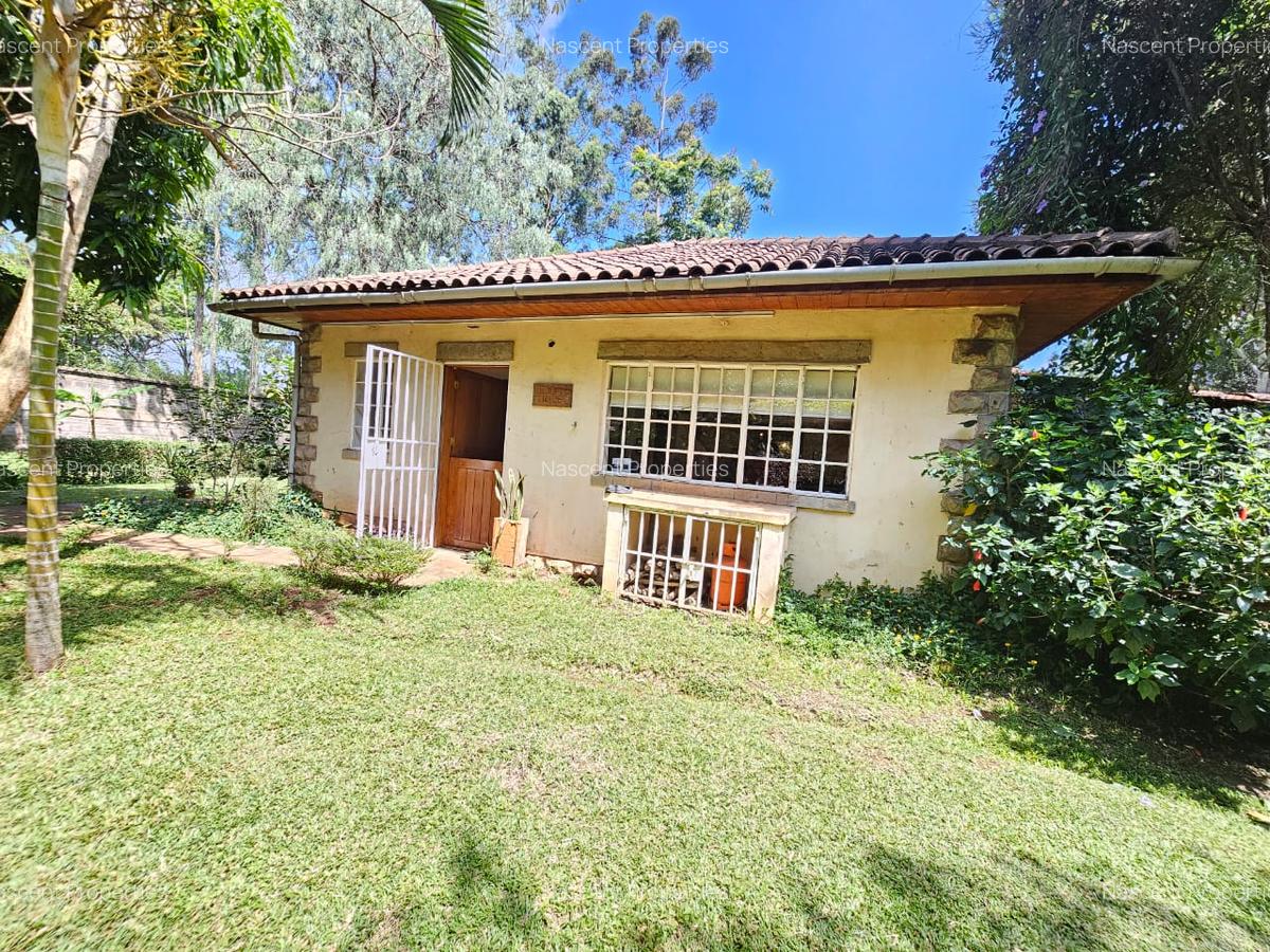 3 Bed House with En Suite in Ridgeways - 5