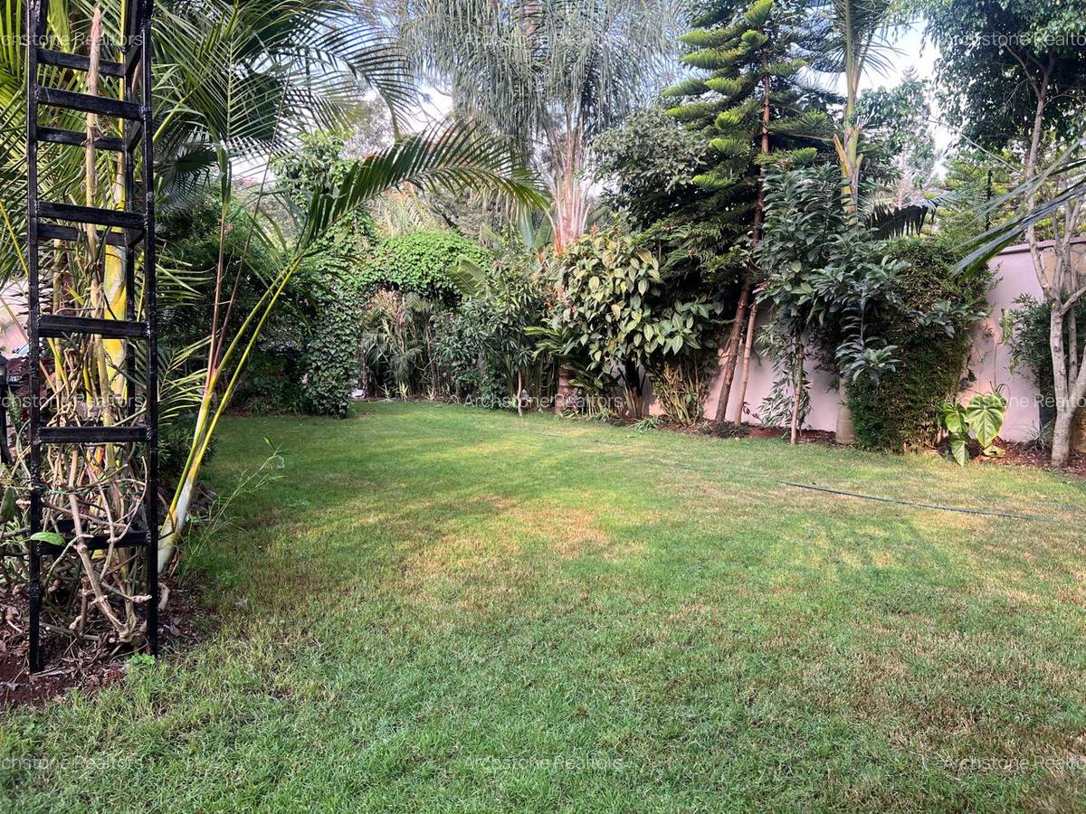 6 Bed House with En Suite in Runda - 19