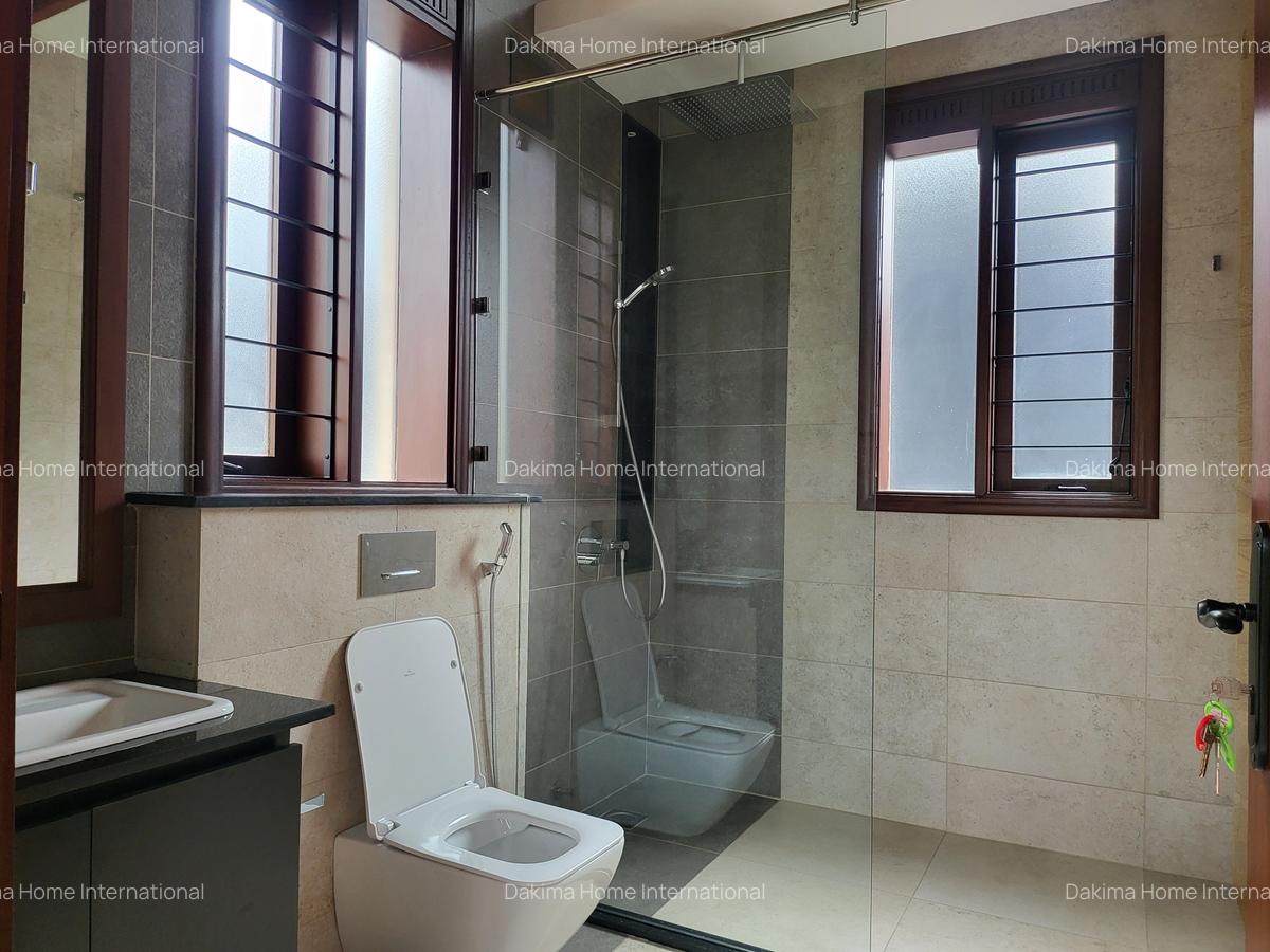 4 Bed House with En Suite in Runda - 13