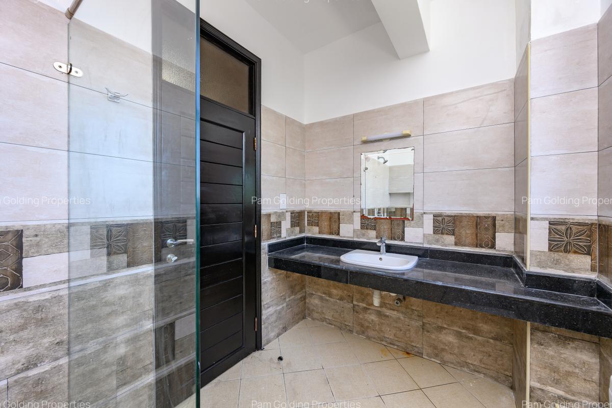 Serviced 3 Bed Apartment with En Suite at Mt Kenya Road - 8