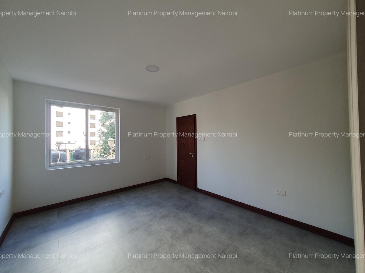 3 Bed Apartment with En Suite in Parklands - 15