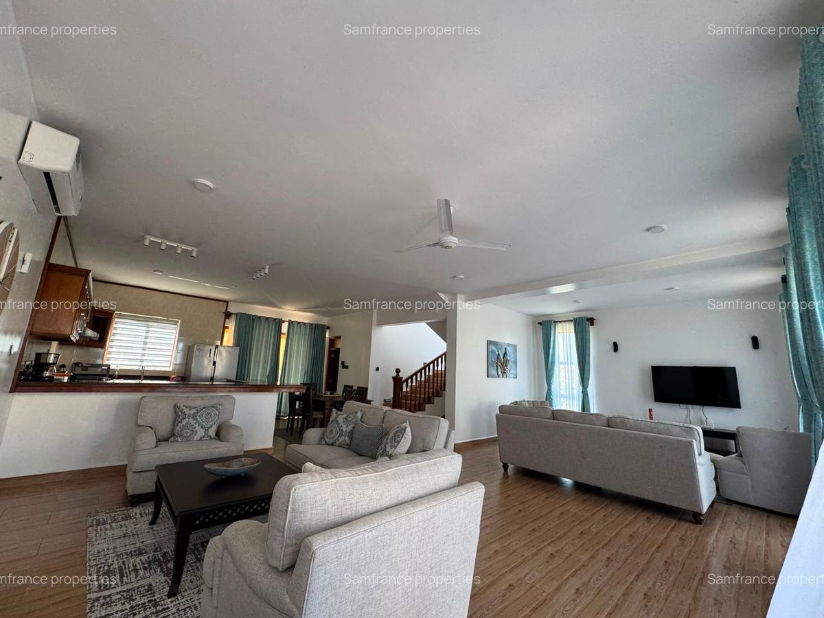 4 Bed Villa with En Suite at Pazuri - 13