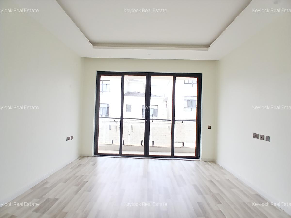 5 Bed Townhouse with En Suite at Lavington Green - 13