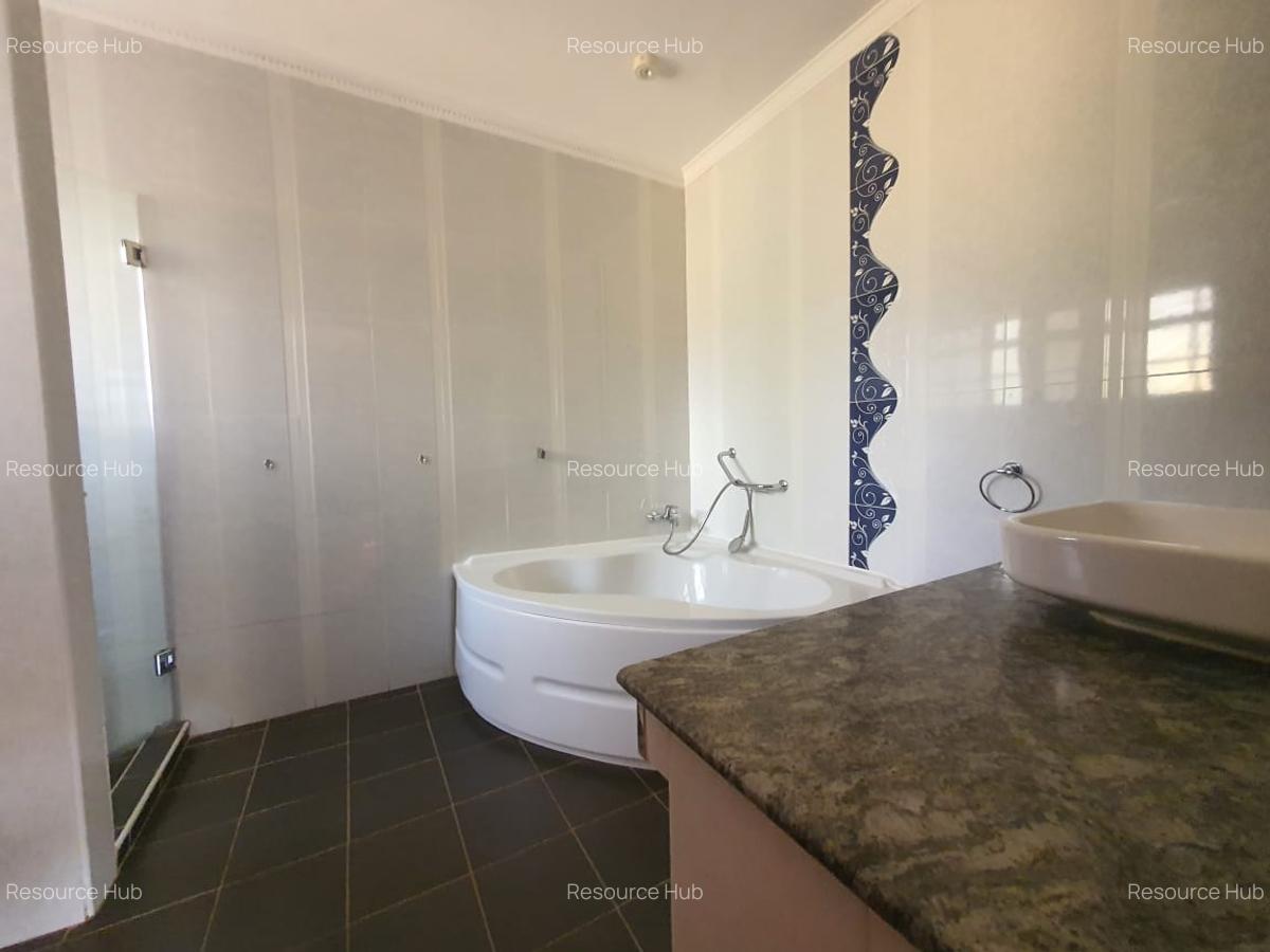 5 Bed House with En Suite at Kyuna - 20