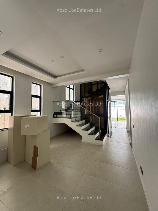 5 Bed Townhouse with En Suite in Lavington - 12