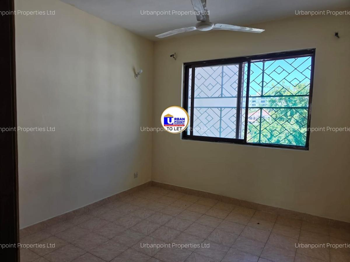 3 Bed Apartment with En Suite at Links Road - 5