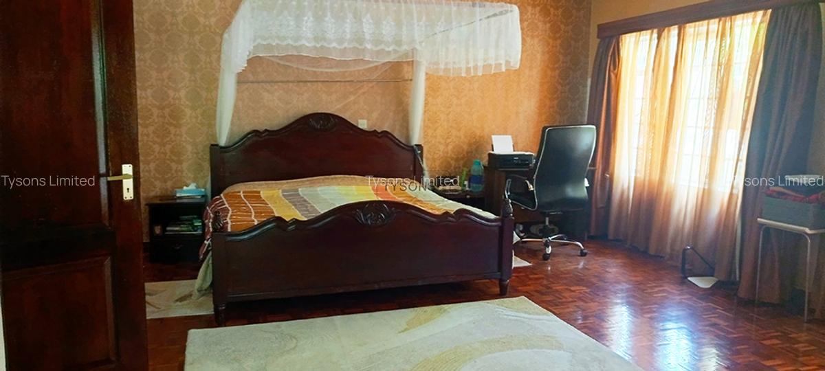 4 Bed House with En Suite in Lavington - 6