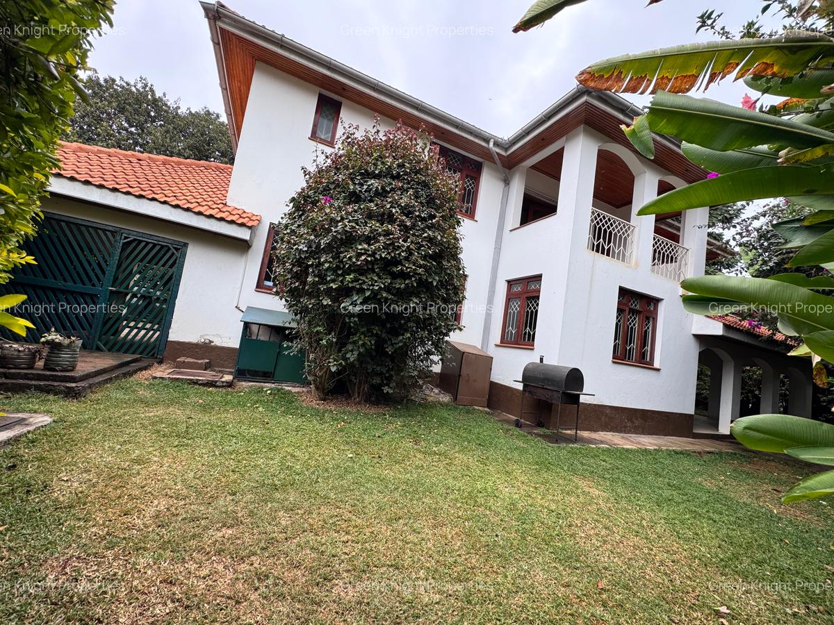 4 Bed House with En Suite in Lavington - 1