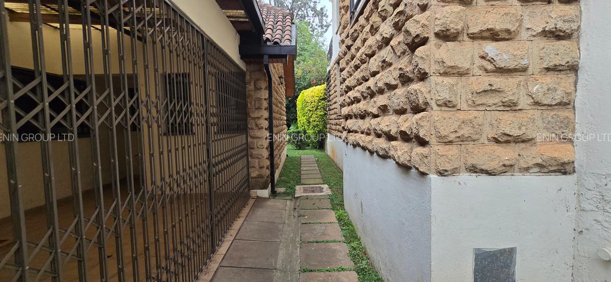 4 Bed Townhouse with En Suite at Off James Gichuru - 19