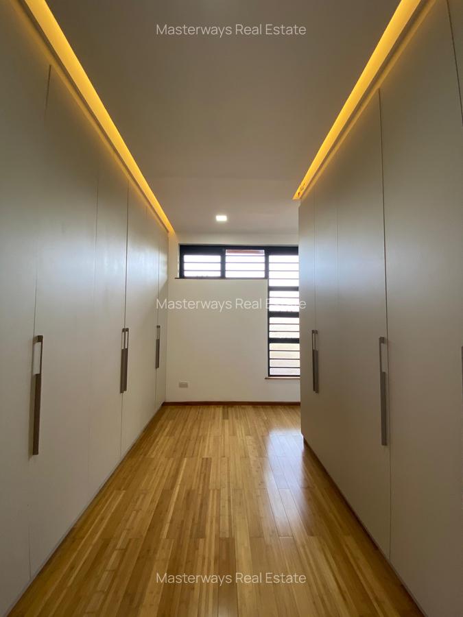 4 Bed Villa with En Suite in Rosslyn - 12