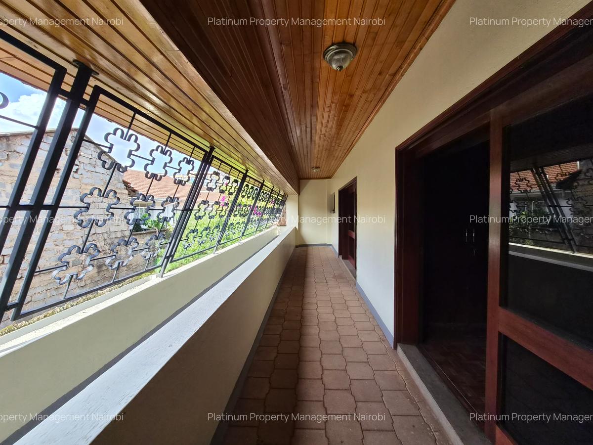 5 Bed House with En Suite at Second Parklands - 11