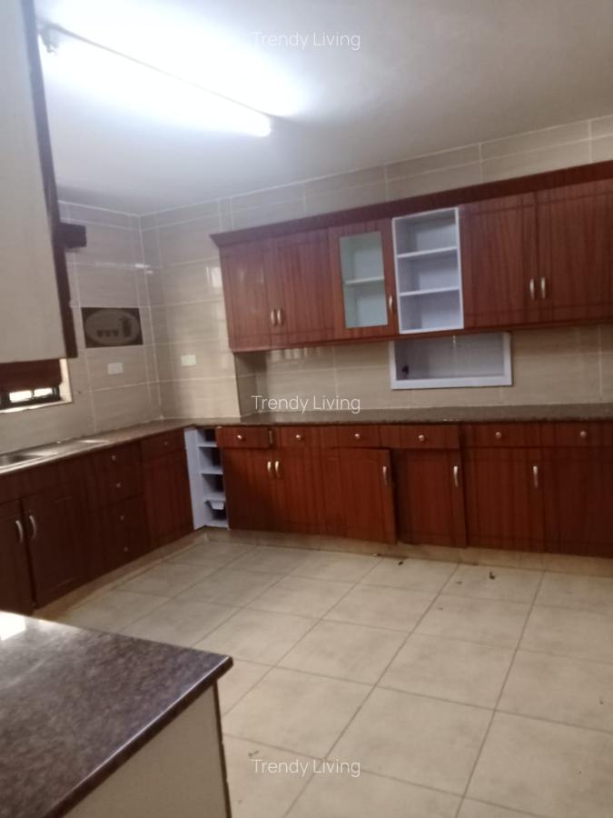 4 Bed Townhouse with En Suite in Lavington - 2