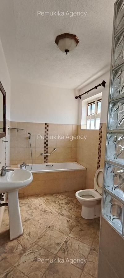5 Bed Townhouse with En Suite in Runda - 4
