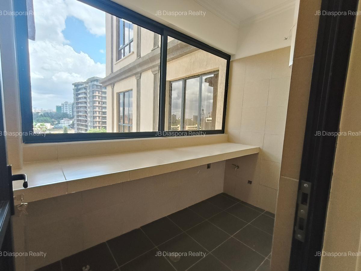 2 Bed Apartment with En Suite at Brookside - 6