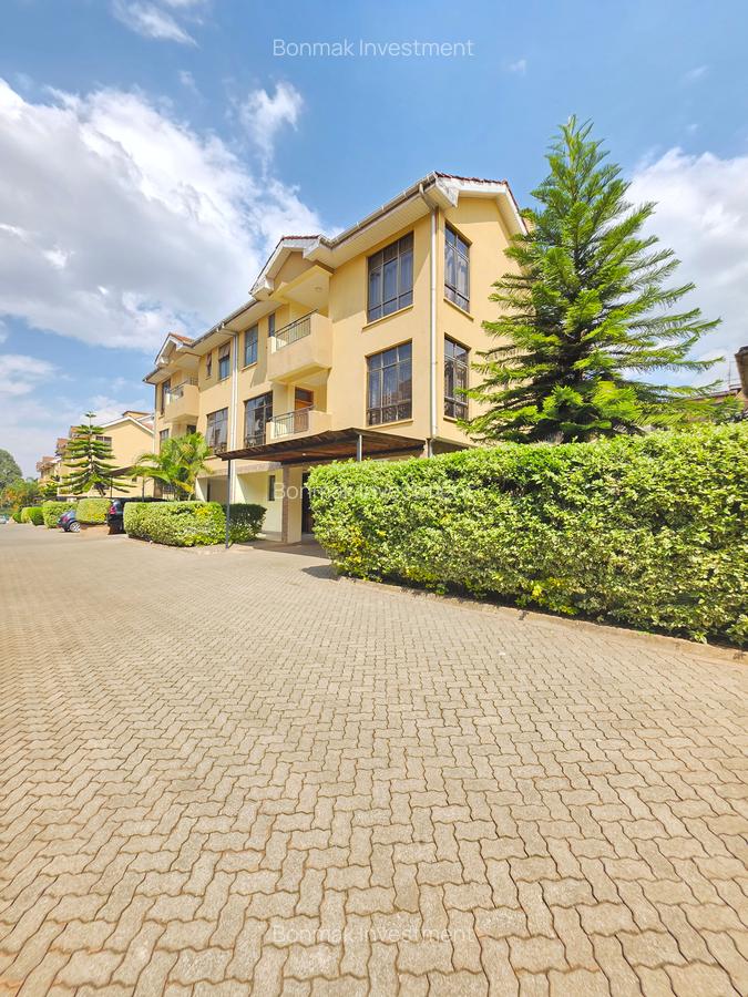 5 Bed Townhouse with En Suite at Lavington Green - 3