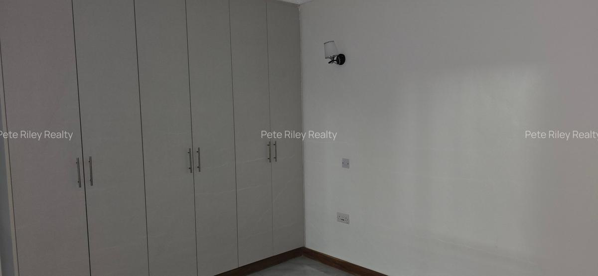 2 Bed Apartment with En Suite at School Lane - 12
