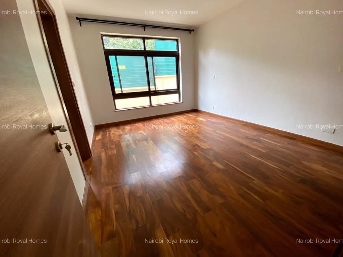 5 Bed Townhouse with En Suite at Lavington Green - 3