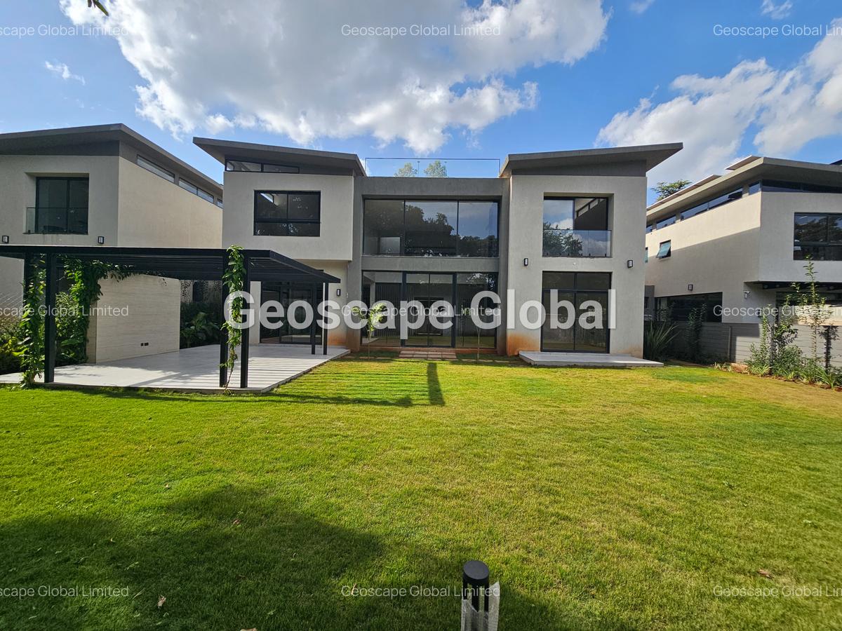 5 Bed House with En Suite in Runda - 10
