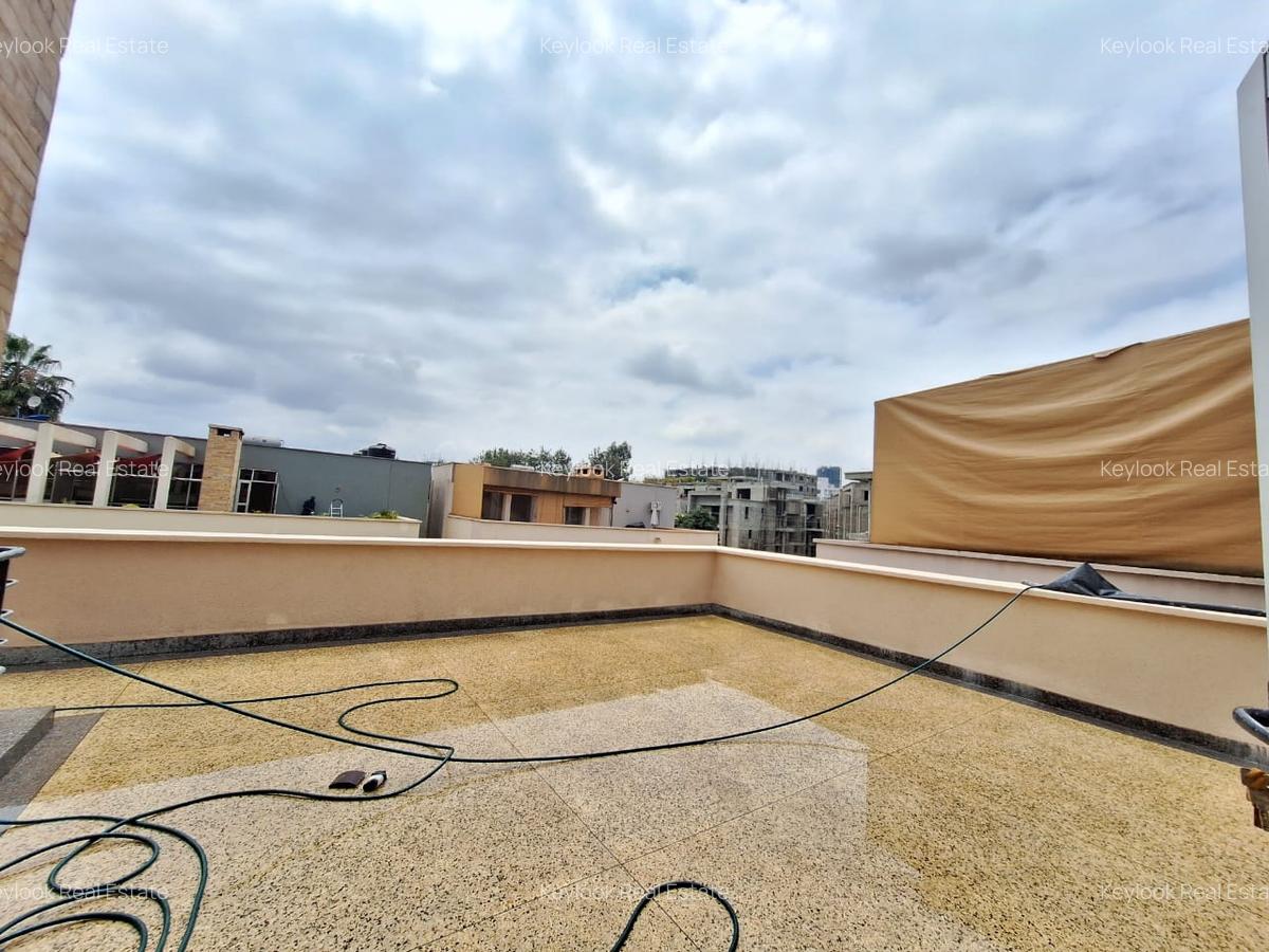 5 Bed Townhouse with En Suite at Lavington Green - 14