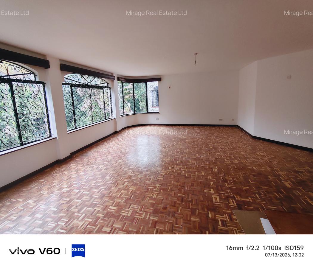 6 Bed House with En Suite in Nyari - 18