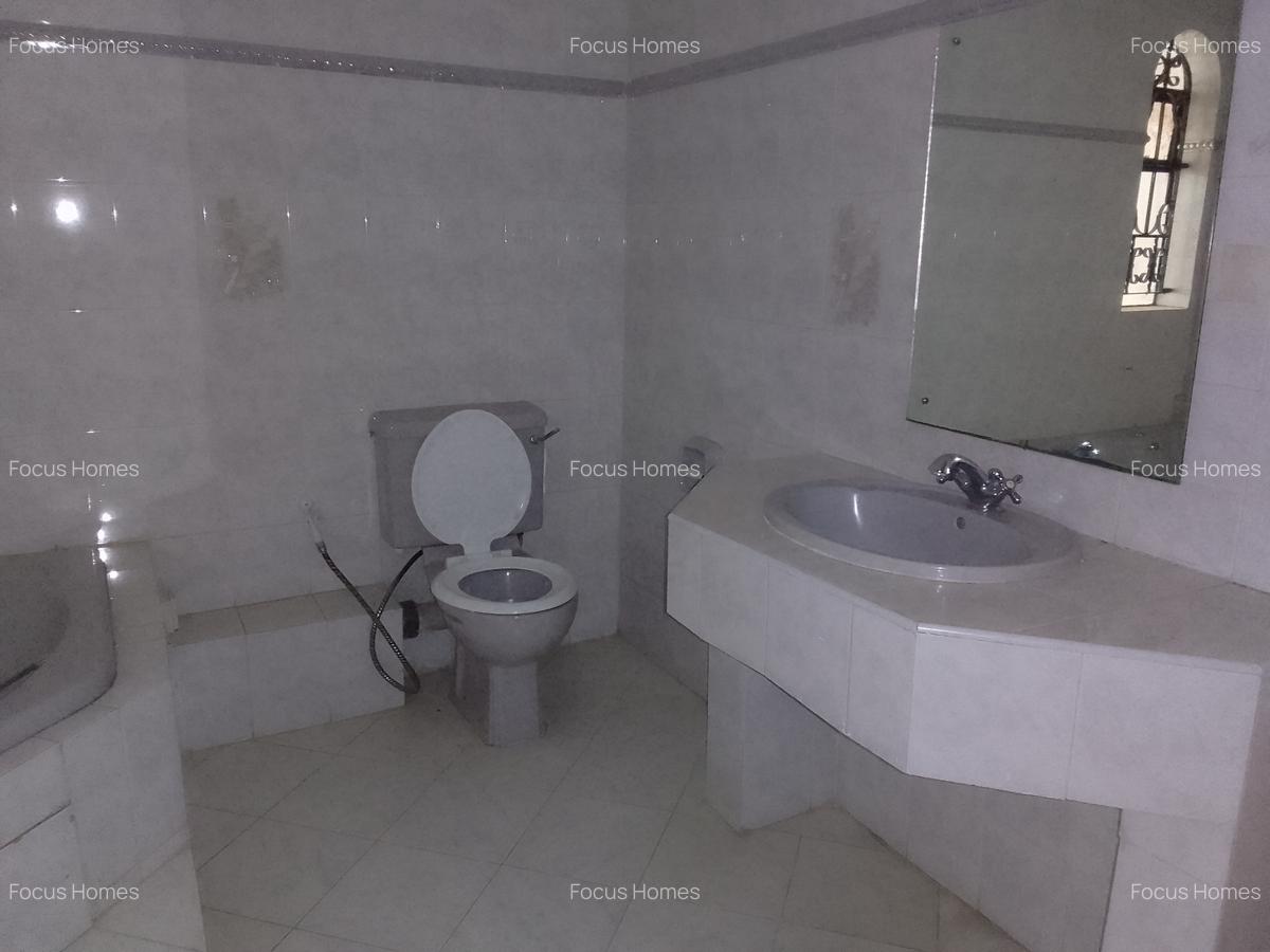 5 Bed Townhouse with En Suite in Riverside - 3