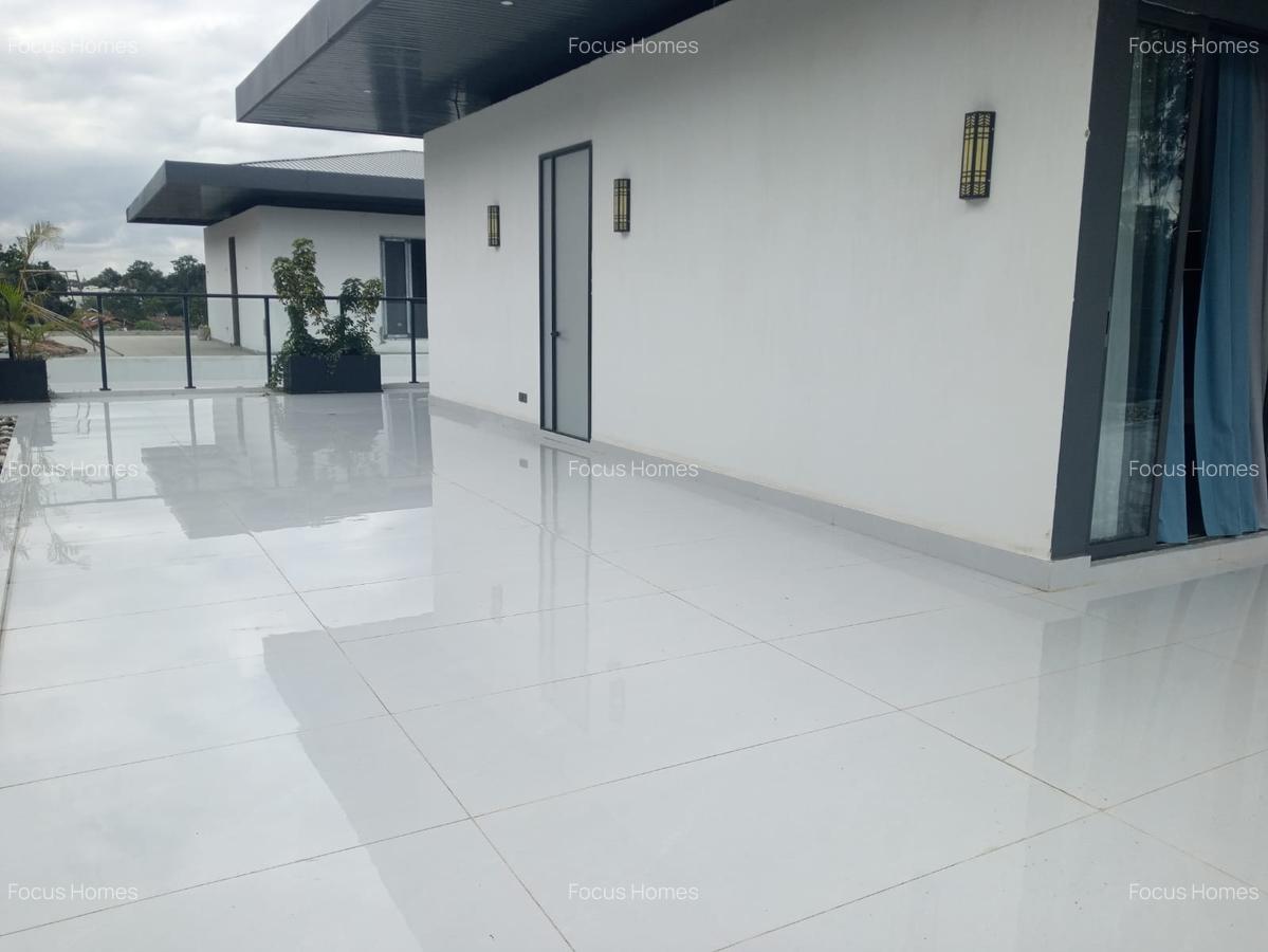 5 Bed Townhouse with En Suite in Lavington - 3