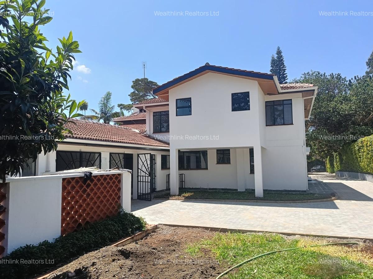 5 Bed House with En Suite at Garden Estate - 4