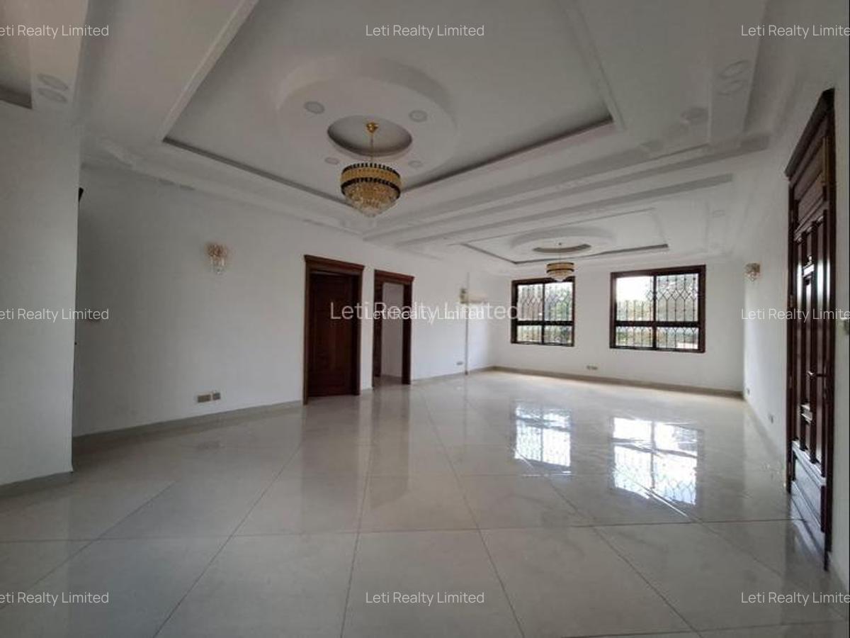 5 Bed Townhouse with En Suite in Lavington - 6