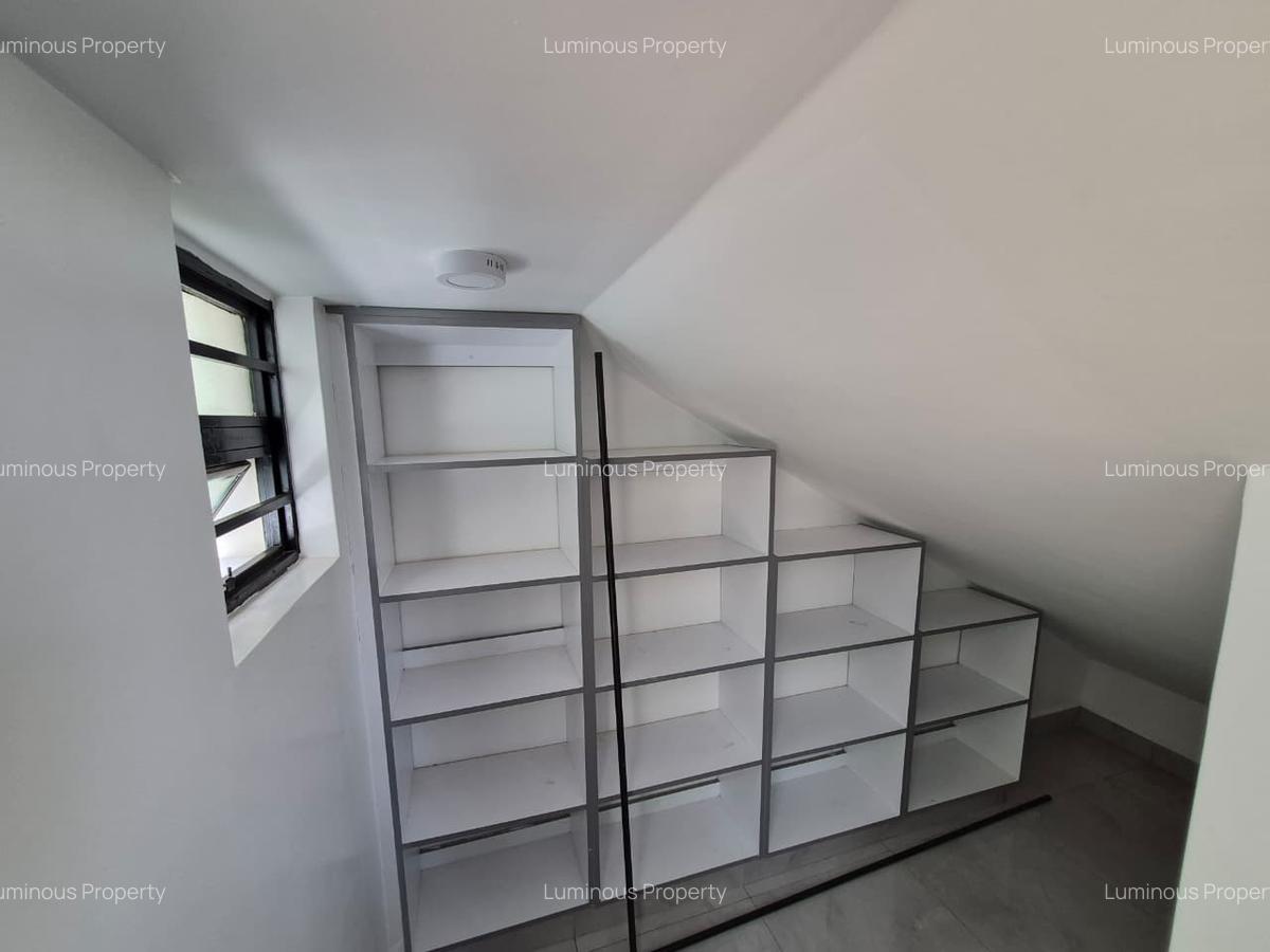 4 Bed House with En Suite at Membley - 17
