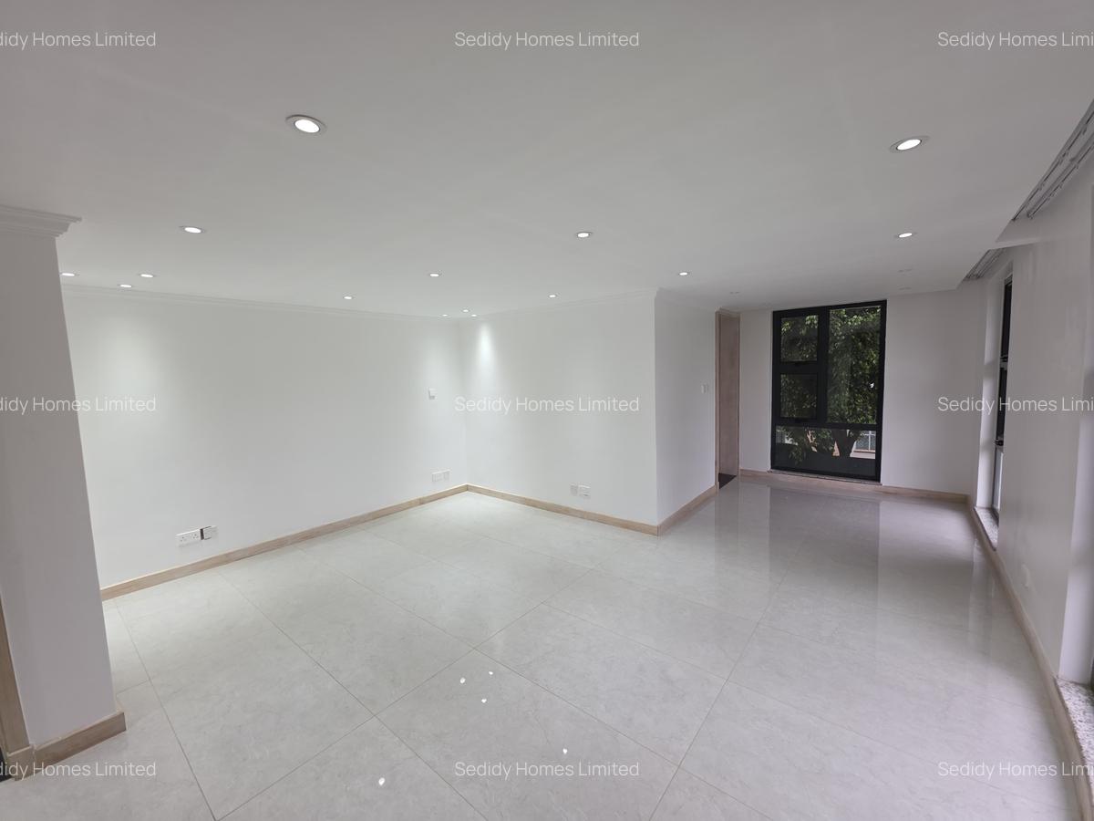 6 Bed Villa with En Suite in Runda - 11